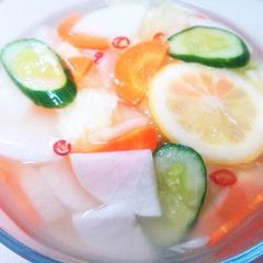 A picture of Radish and Pear Mul (Water) Kimchi.