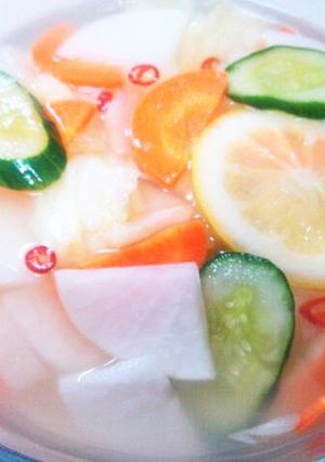 A picture of Radish and Pear Mul (Water) Kimchi.