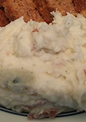 A picture of Garlic Mashed Potatoes.