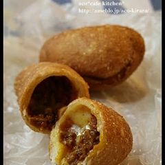 A picture of Panzarotti -- Stuffed and Deep-Fried Dough.