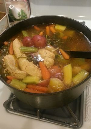 A picture of Caldo de pollo.