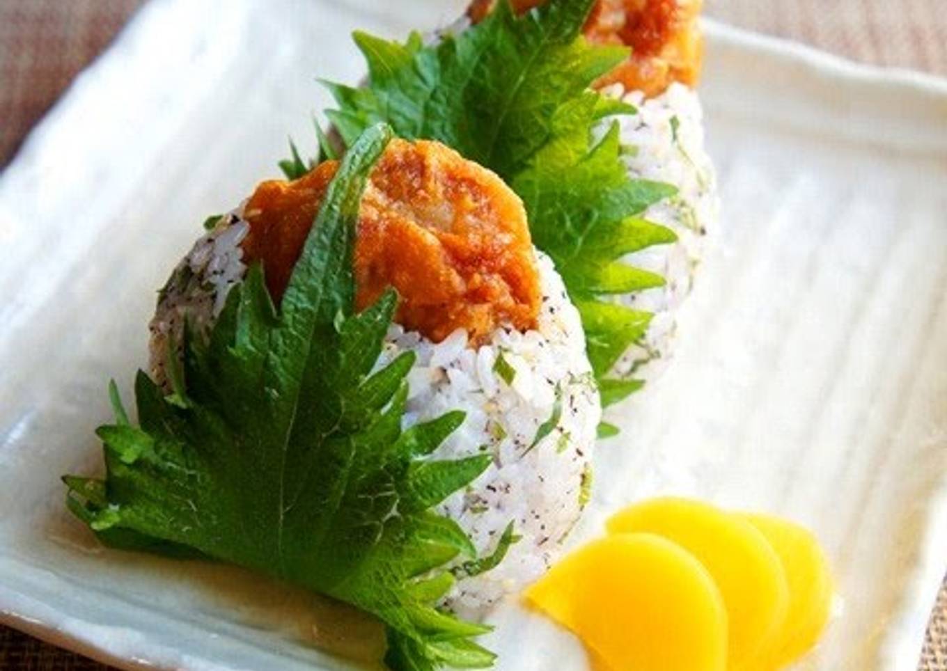 Shiso Omusubi with Chicken Karaage For Cherry Blossom Parties & Picnics