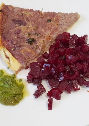 Une photo de Tarte rustique - oignons rouges