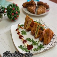 Stuffed bread pakora A picture of Stuffed bread pakora.