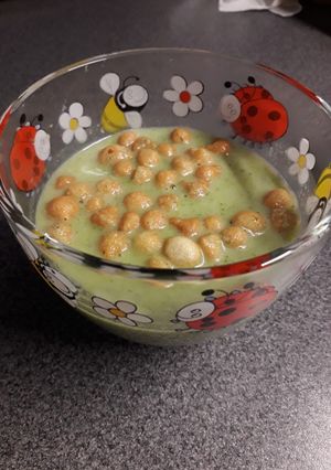 Brokkolikrémleves recept fotója