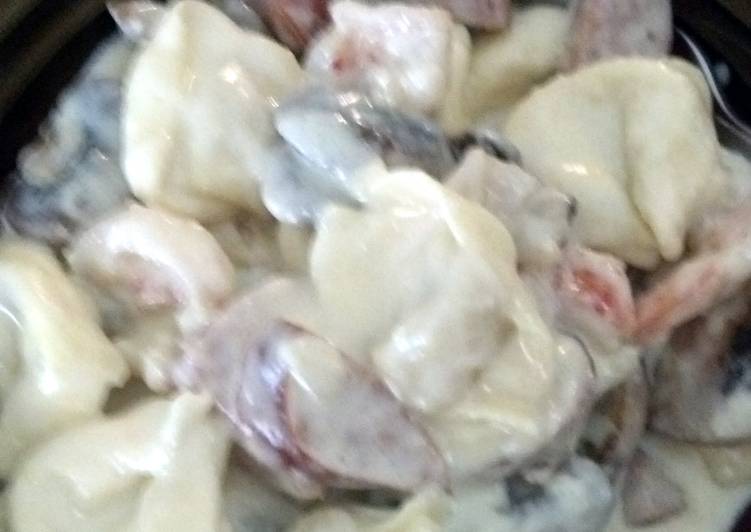 Fettucine alfredo w/shrimp, andouille sausage, and mushrooms