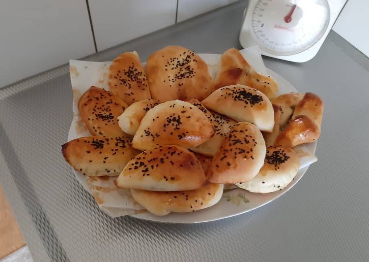فطائر محشية بالجبنة