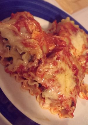 A picture of Cheesy Spinach and Turkey Lasagna Rolls.