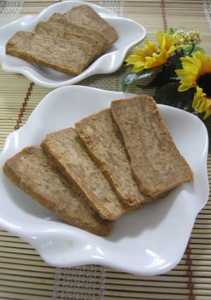 A picture of Chilled Kinako (Soy Flour) Paste Sliced Confectionary.