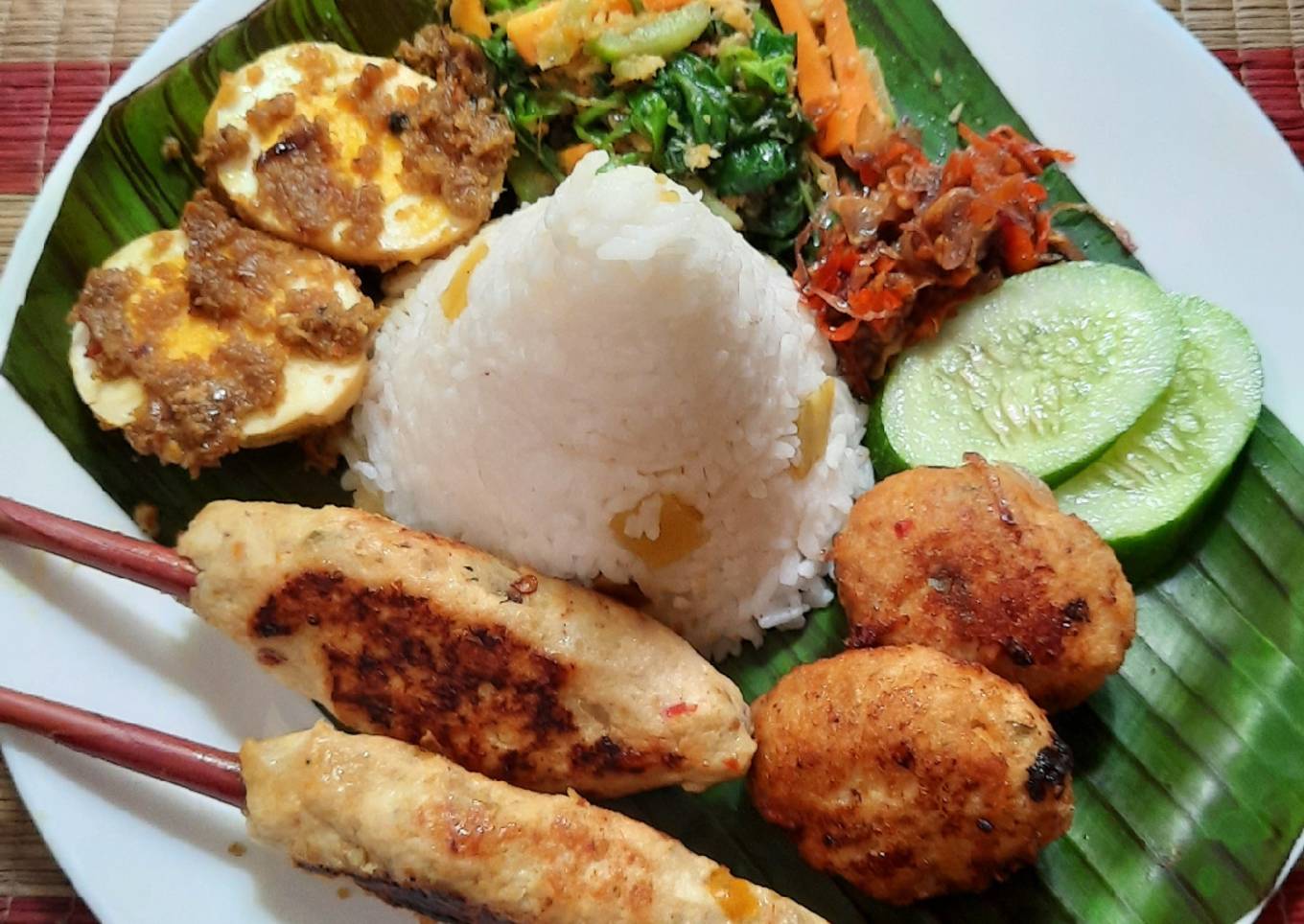 Nasi Campur Bali (Nasi Sela, Sate Lilit, Urap Sayur, Sambal Embe