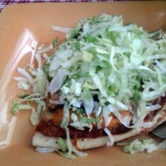 A picture of taco pizza.