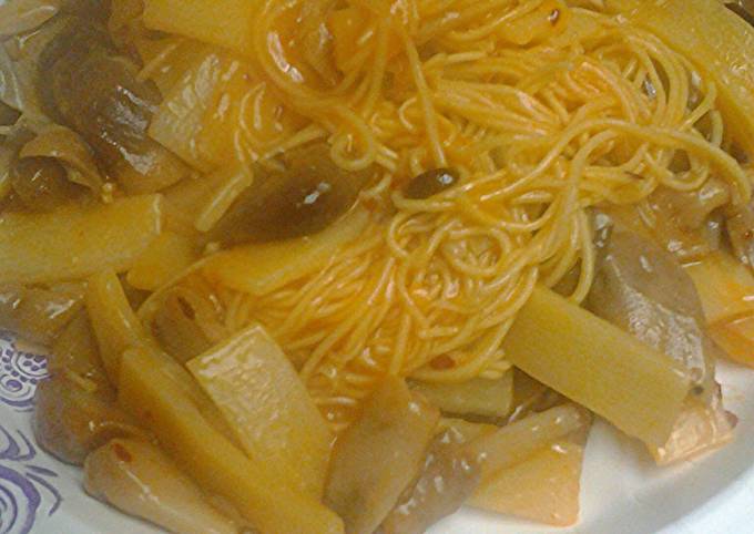 Recipe of Delicious Canton noodles with mushrooms