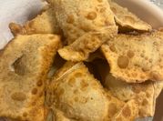 Una foto de hongos de pino y champiñón