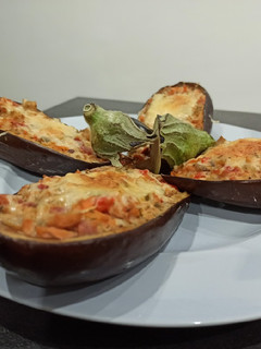 Una foto de Berenjenas rellenas 🍆🍴