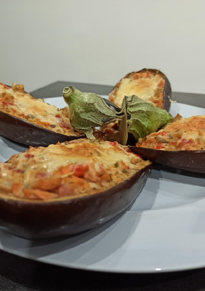 Una foto de Berenjenas rellenas 🍆🍴