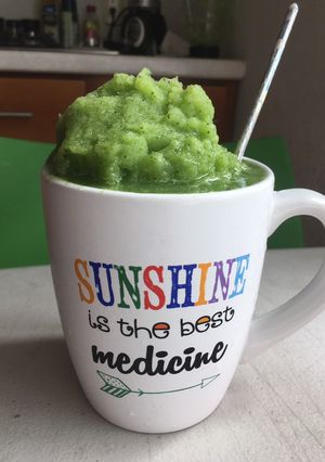 Una foto de Smoothie verde para bajar niveles de colesterol y triglicéridos 🥒🍏