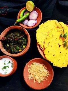 A picture of Sarson Ka saag & Makki roti.