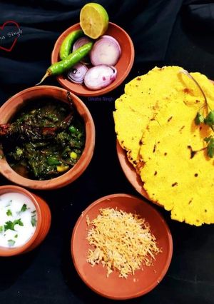 A picture of Sarson Ka saag & Makki roti.