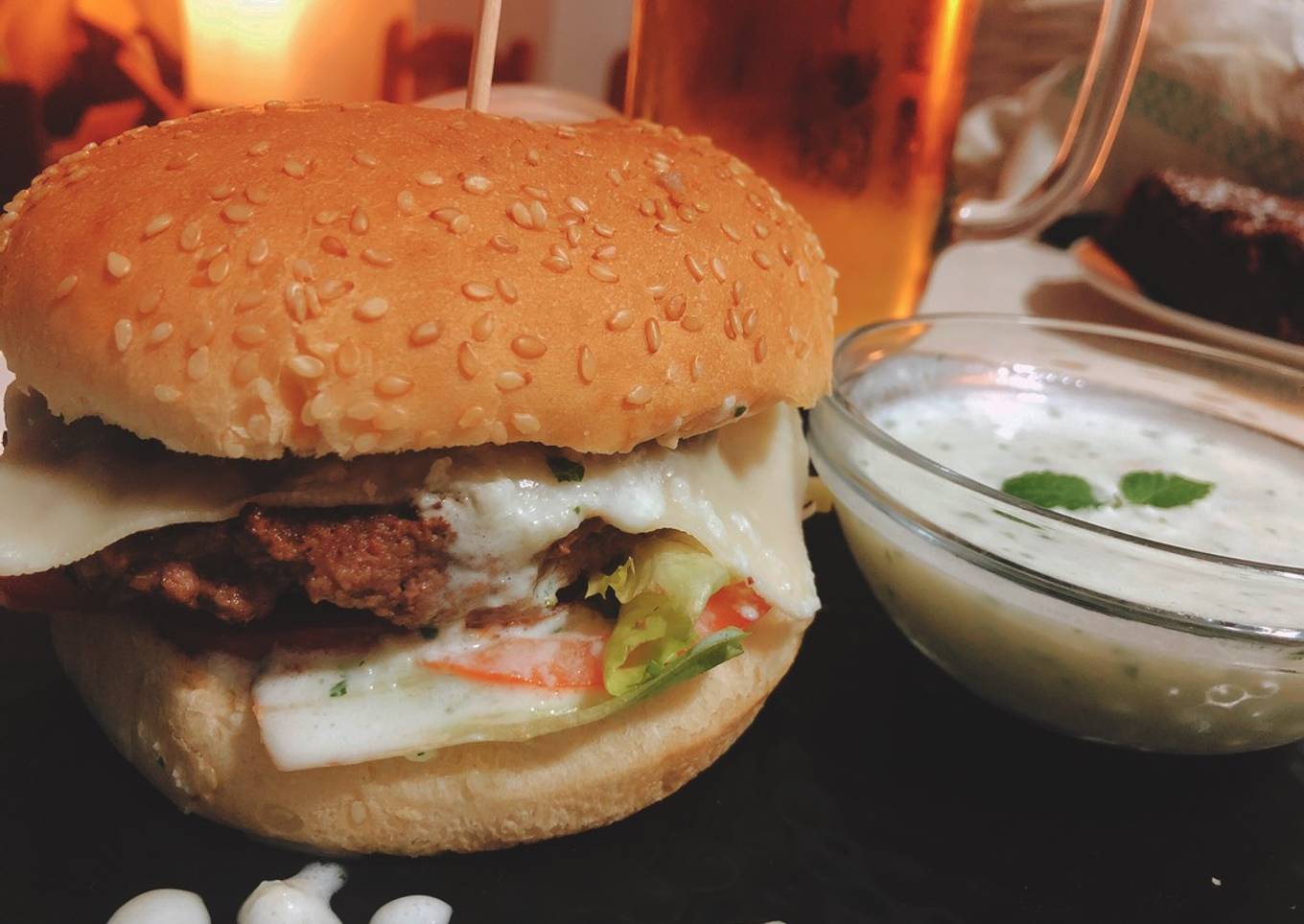Hamburguesa casera de ternera con tzatziki