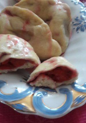 Фото Паровые вареники с вишней и клубникой из мультиварки.