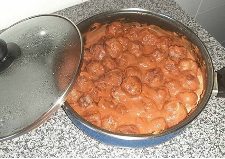 Albóndigas en salsa de tomate