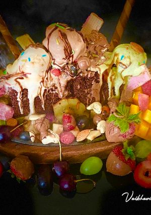 આઈસક્રીમ બ્રોઉની સિઝલર (icecream brownie sizzler recipe in Gujarati) રેસીપી મુખ્ય ફોટો