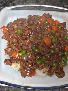 A picture of Cantonese Style Beef Rice Bowl.
