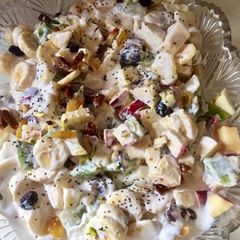 A picture of Nutty creamy fruits salad.