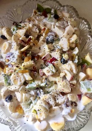 A picture of Nutty creamy fruits salad.