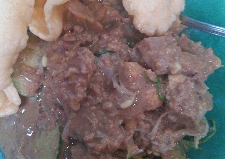 Langkah Mudah untuk Menyiapkan Rujak petis yang Enak Banget