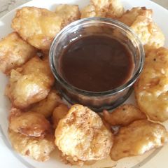 Chatpatey pakurey with chaatni A picture of Chatpatey pakurey with chaatni.