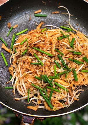 Hình của món Bún xào nấm bào ngư và giá (chay).