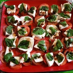 A picture of Anna's Caprese Salad.