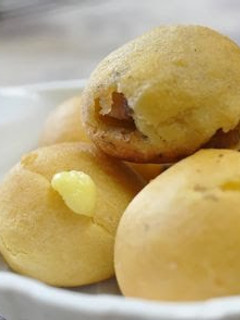 A picture of Cheese & Bacon Pão de Queijo.