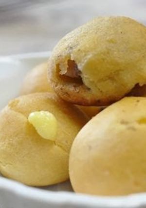 A picture of Cheese & Bacon Pão de Queijo.