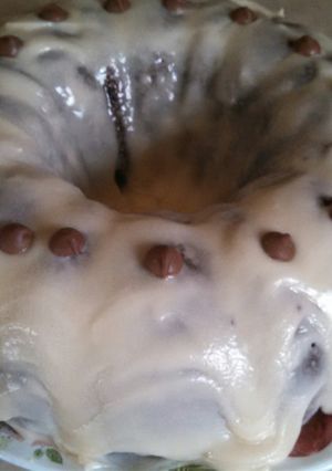 A picture of White (blonde) frosting.