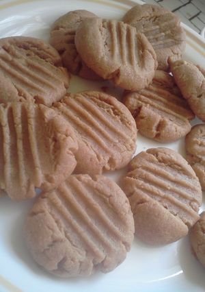 A picture of Peanut butter cookies.