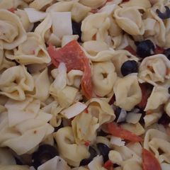A picture of My favorite tortellini salad.