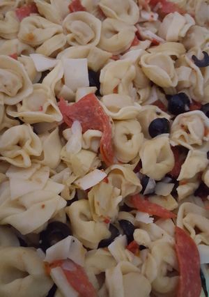A picture of My favorite tortellini salad.