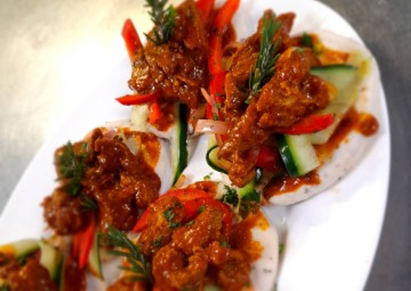 Spicy lamb naans