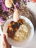 Curry con mango, garbanzos, pollo y verduritas con arroz basmati