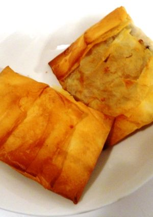 A picture of Chicken n Veggie Filo Packets.