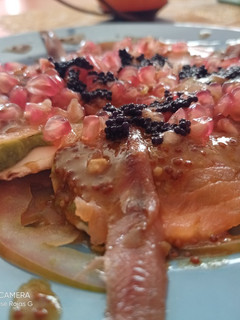 Una foto de Ensalada agridulce🥑🍣🍅🍄