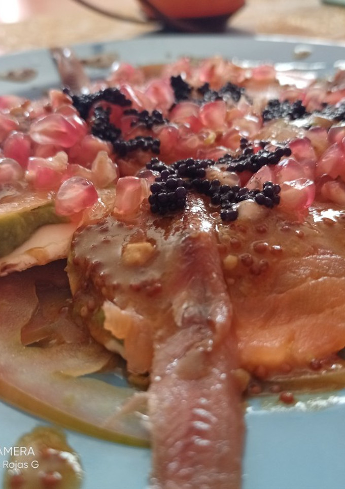 Una foto de Ensalada agridulce🥑🍣🍅🍄