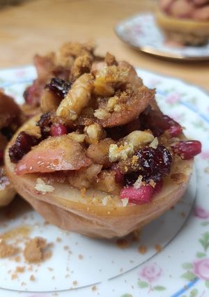 Une photo de 🍎Pomme rôtie cannelle noix cranberries