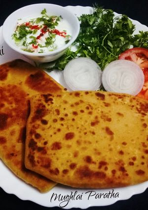 A picture of Mughlai paratha.