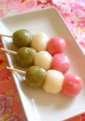 A picture of Great for Cherry Blossom Viewing! Chewy and Soft Tri-Coloured Dumplings.