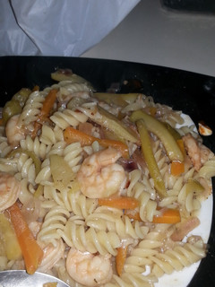 A picture of shrimps & vegetables in butter lemon sauce.