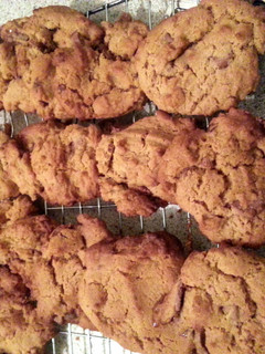 A picture of chewy rolo cookies.