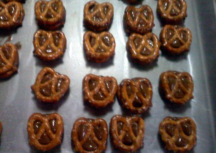 How to Prepare Favorite rolo pretzel delight